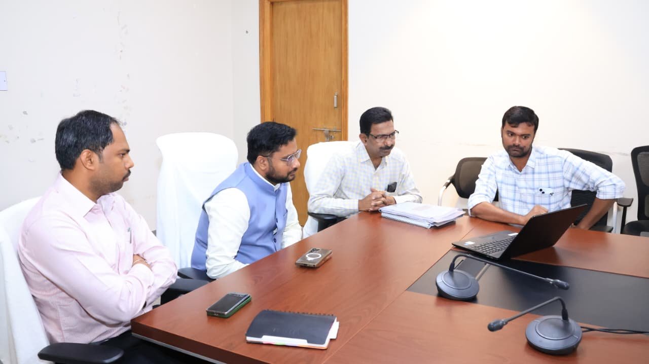 కలెక్టర్, అబ్జర్వర్ సమక్షంలో పోలింగ్ సిబ్బంది ర్యాండమైజేషన్  